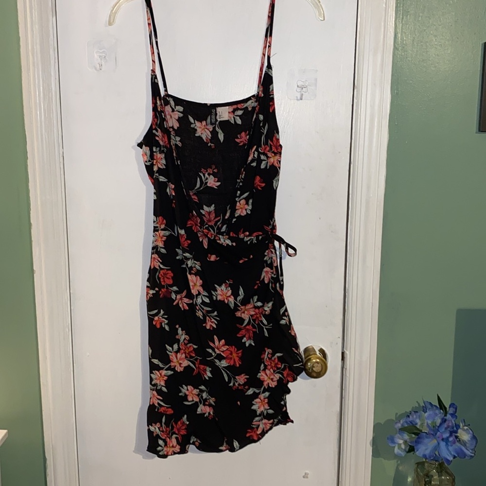 Dress - Picture 2 of 7